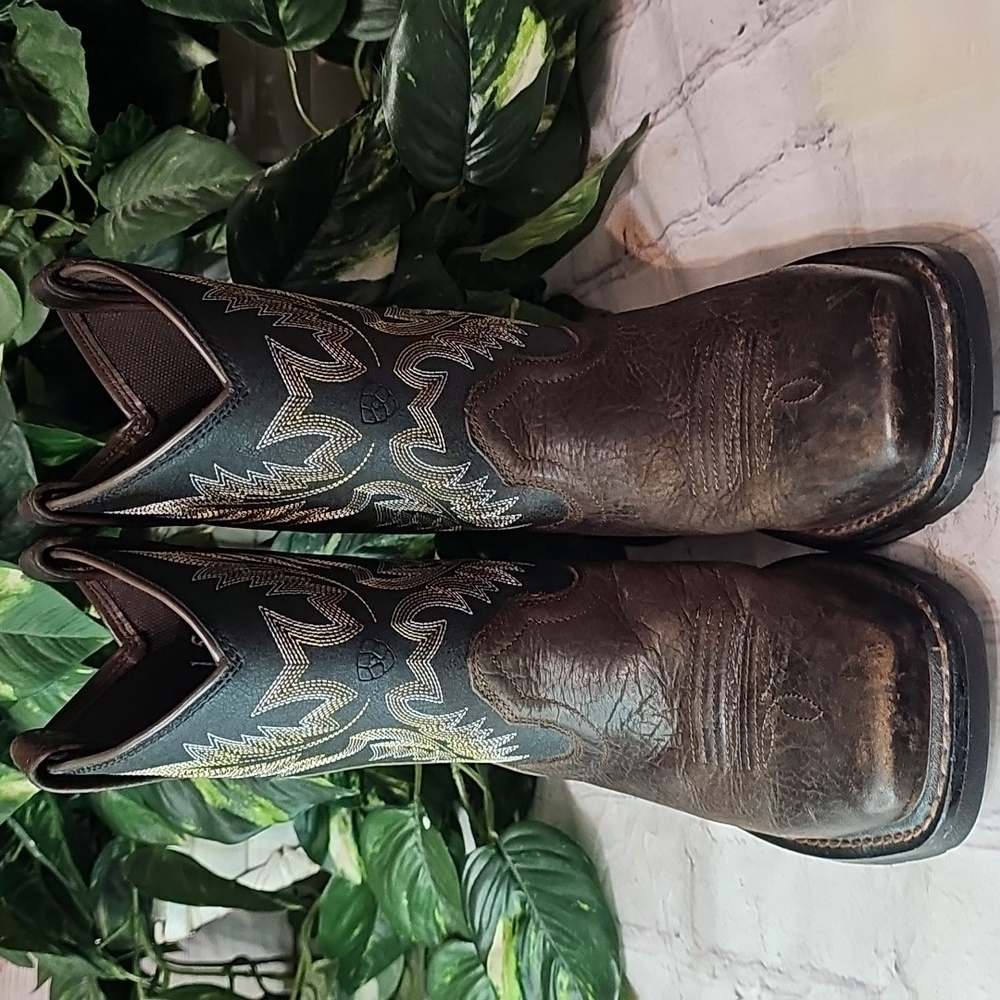 Ariat Kids' Workhog Square Toe Boots 1.5 - Picture 2 of 12
